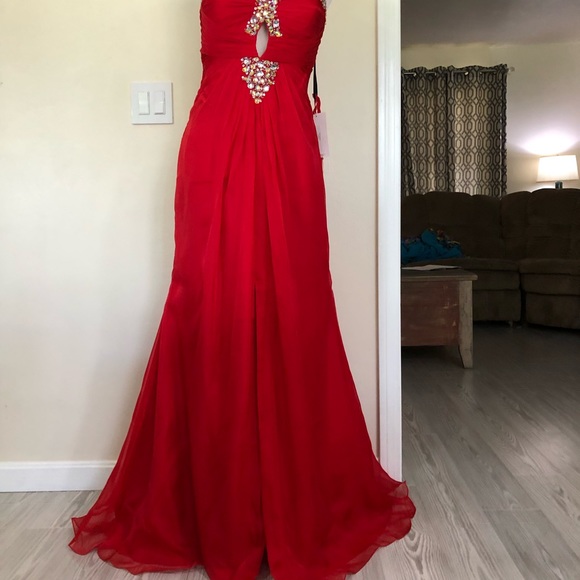Red chiffon with front keyhole - Picture 9 of 14